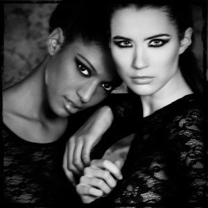 Duo en noir et blanc Jean Christophe Lagarde Photographe mode Paris